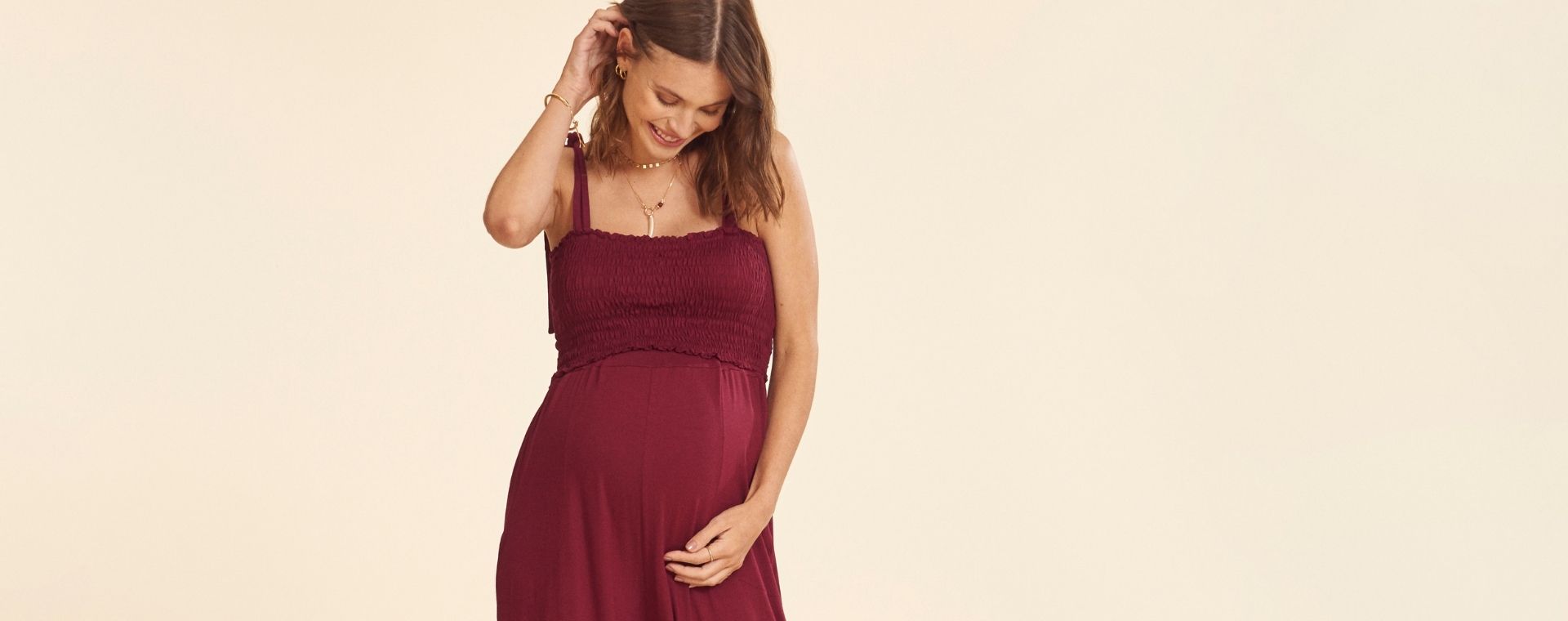 Macacão para gestantes: a peça única que resolve o look com conforto e elegância