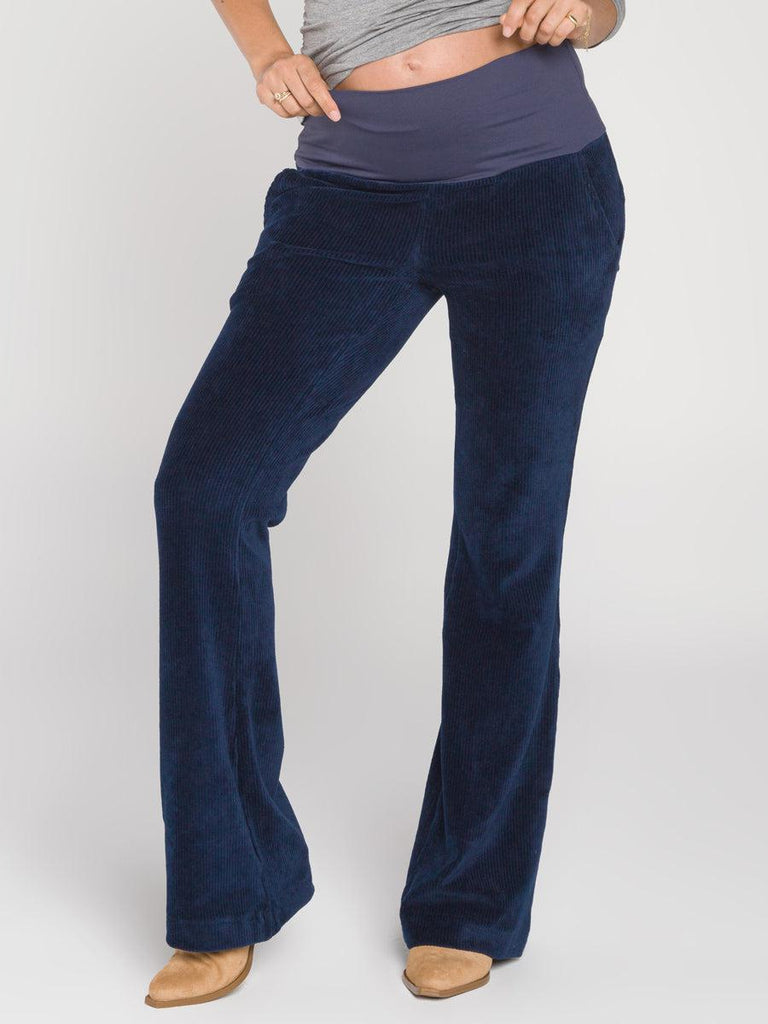 Calça para gestante flare em veudo cotelê – - Main Image